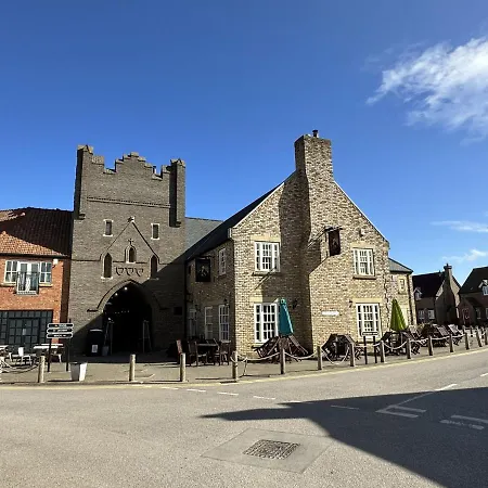 Waves At The Bay - Part Of The The Bay Filey Village With Pool, Gym And Direct Access, Pub, Restaurant, Tennis And Meadows Walks *