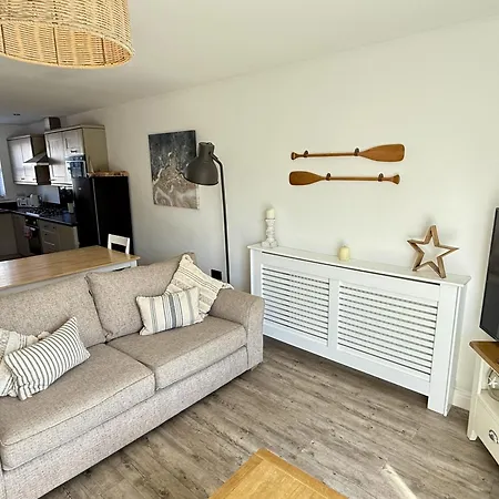 Waves At The Bay - Part Of The The Bay Filey Village With Pool, Gym And Direct Access, Pub, Restaurant, Tennis And Meadows Walks *