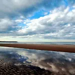 Waves At The Bay - Part Of The The Bay Filey Village With Pool, Gym And Direct Access, Pub, Restaurant, Tennis And Meadows Walks Feriehus
