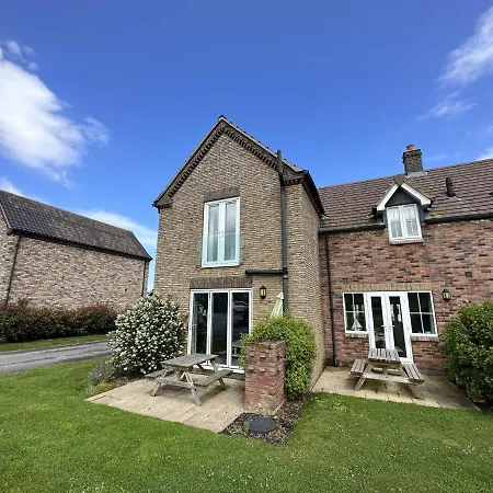 Waves At The Bay בית נופש Reighton