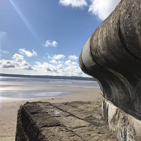 Waves At The Bay *
