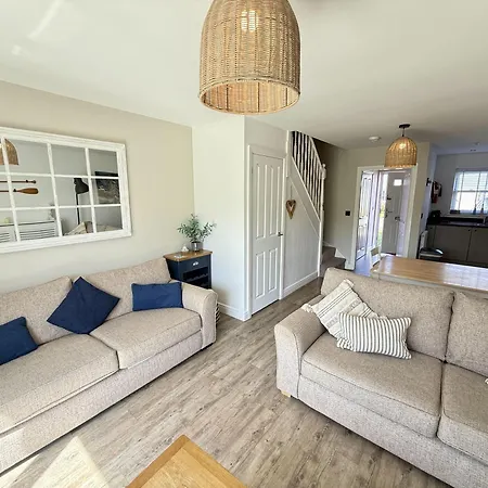 Waves At The Bay - Part Of The The Bay Filey Village With Pool, Gym And Direct Access, Pub, Restaurant, Tennis And Meadows Walks *