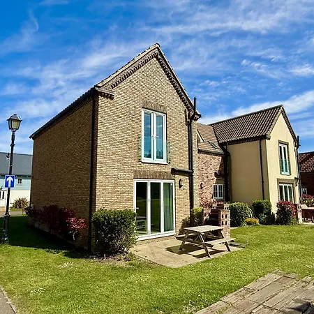 Waves At The Bay - Part Of The The Bay Filey Village With Pool, Gym And Direct Access, Pub, Restaurant, Tennis And Meadows Walks Feriehus