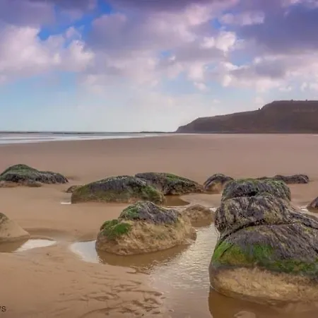 Tatil Evi Waves At The Bay - Part Of The The Bay Filey Village With Pool, Gym And Direct Access, Pub, Restaurant, Tennis And Meadows Walks Reighton